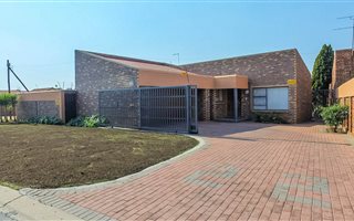 3 Bedroom House in Sunward Park