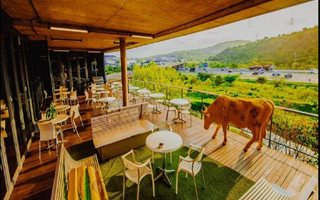 1951 m² Commercial space in Riverhorse Valley