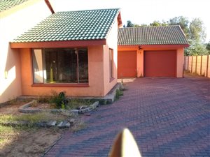 3 Bed House in Falcon Ridge