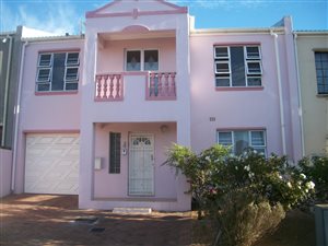 5 Bed Townhouse in Zonnebloem