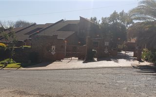 2 Bedroom Simplex in Atholl