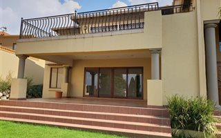 5 Bedroom House in Waterkloof Ridge