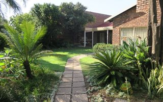 3 Bedroom Simplex in Lynnwood Ridge