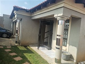 3 Bed House in Ap Khumalo