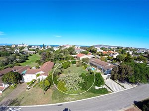 709 m² Land available in Seaside Longships