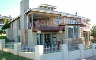 4 Bedroom House in Cutty Sark