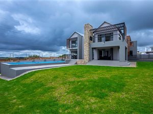 5 Bed House in The Hills