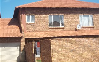 3 Bedroom Duplex in Clarina