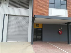 180 m² Commercial space in Cornubia