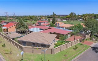 4 Bedroom House in Van Riebeeck Park