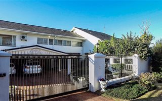 5 Bedroom House in Dan Pienaar