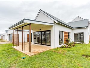 3 Bedroom House in Emberton Estate