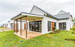 3 Bedroom House in Emberton Estate