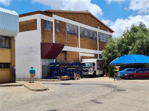 1345 m² Industrial space in Reuven