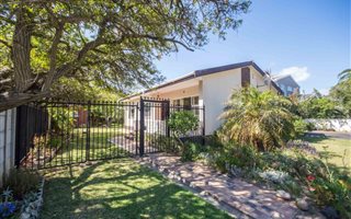 3 Bedroom House in Gordons Bay Central