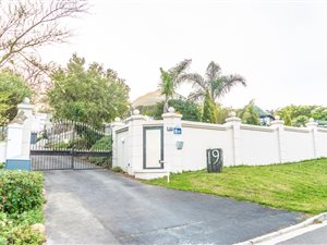 4 Bed House in Hout Bay and surrounds