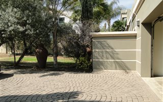 4 Bedroom House in Dainfern
