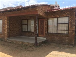 3 Bed House in Etwatwa