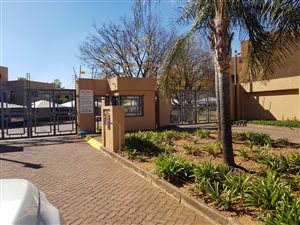 2 Bed Apartment in Waterkloof Ridge