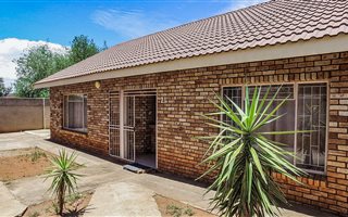 6 Bedroom House in South Ridge