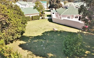 477 m² Land available in River Club
