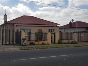 6 Bed House in Krugersdorp West