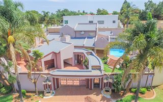 5 Bedroom House in Bassonia