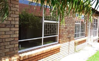3 Bedroom Townhouse in Langenhoven Park
