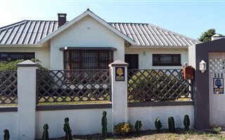 2 Bedroom House in Schoenmakerskop