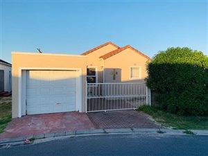 2 Bed House in Strandfontein