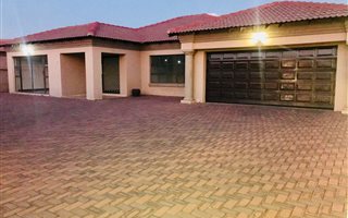 3 Bedroom House in Vanderbijlpark SE8