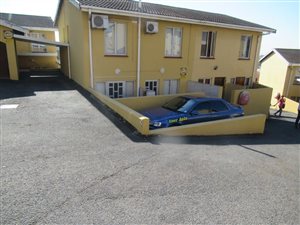 3 Bed Duplex in Chatsworth Central