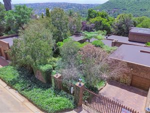 5 Bed House in Mondeor