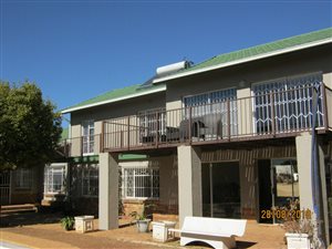 4 Bed House in Golf View