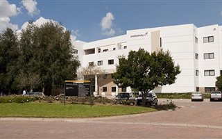 488 m² Commercial space in Midridge Park