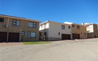 3 Bedroom Townhouse in Hartenbos Heuwels
