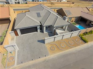 3 Bed House in Amberfield Manor