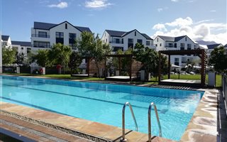 2 Bedroom Apartment in Somerset West Central