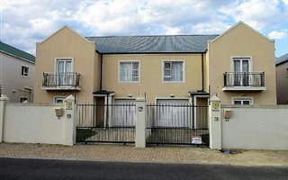 6 Bedroom Cluster in Strand Central