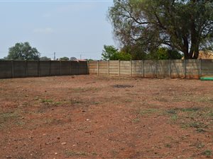600 m² Land available in Kookrus