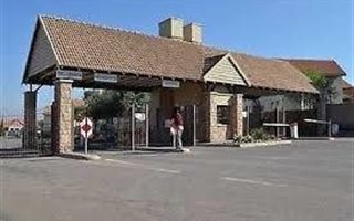 2 Bedroom Flat in The Reeds