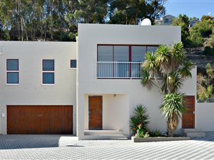 4 Bed Townhouse in De Tijger