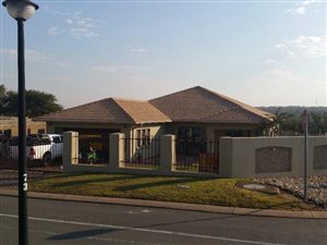 3 Bed House in Pebble Rock