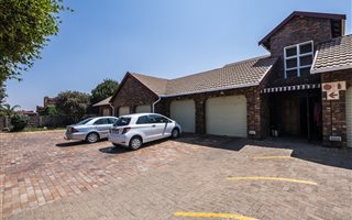 2 Bedroom Apartment in Mayfield Park