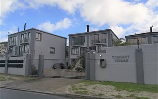 3 Bedroom Townhouse in West Beach
