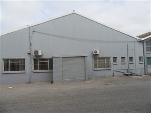 800 m² Industrial space in Deal Party
