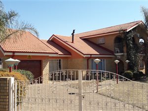 6 Bed House in Lennoxton