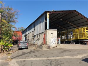 2455 m² Industrial space in New Germany