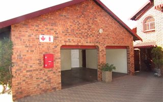 3 Bedroom Apartment in Brackenhurst