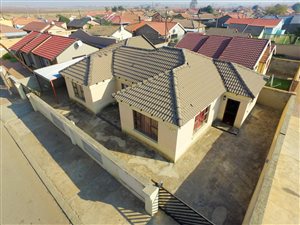 4 Bed House in Protea Glen